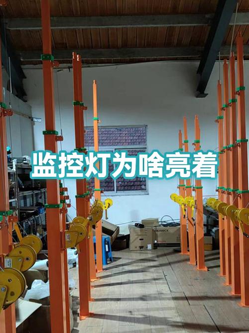 监控器灯一闪一闪怎么回事