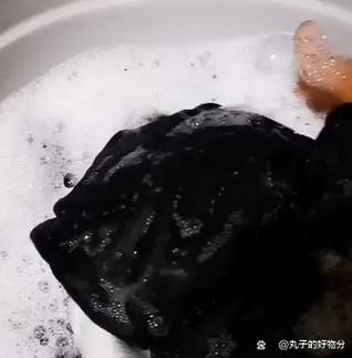黑色衣服有点旧色了怎么补救