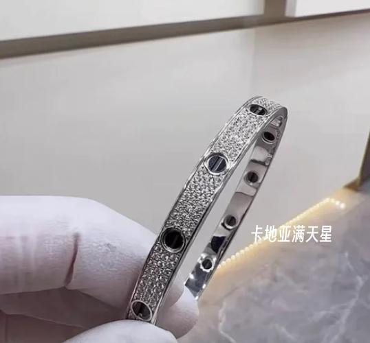 卡地亚满天星手镯怎么打开