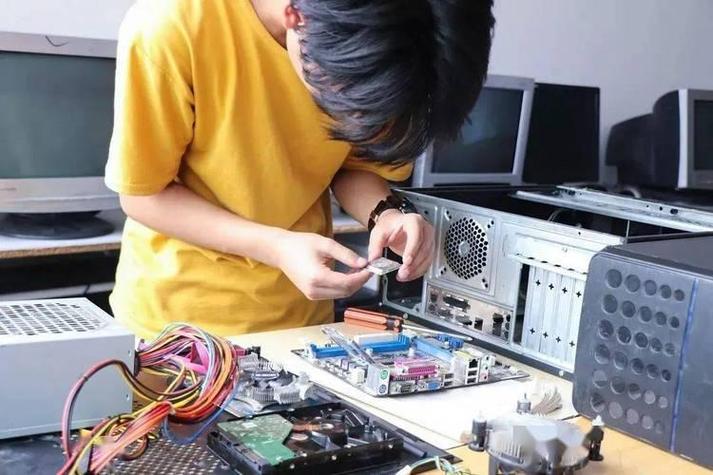 电脑主板突然烧坏有烧焦味正常吗