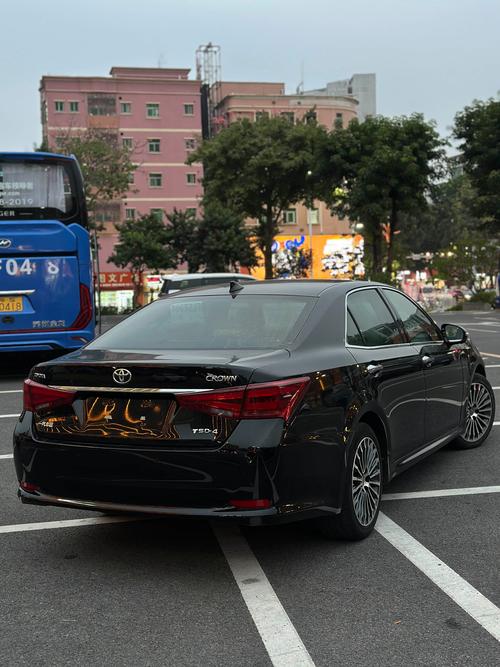 14代皇冠最高配置是什么车型
