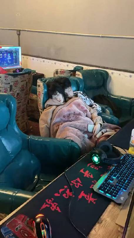 网吧包宿可以睡觉吗
