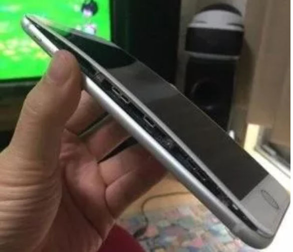 老年机电池鼓包了会爆炸吗截图2