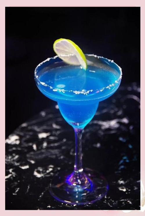 调酒用的蓝色汁液是什么