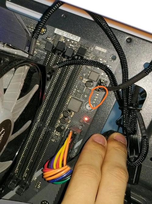 华硕主板四个内存插槽插满无法开机图标
