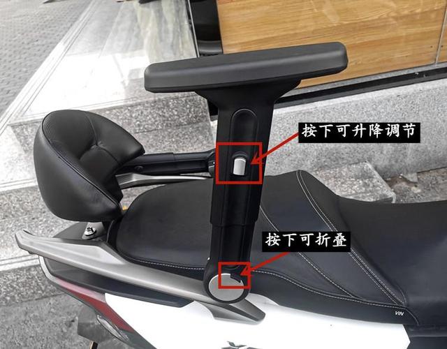 高铁座位中间的扶手可以折起来么