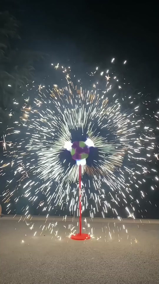 会旋转的风车烟花视频