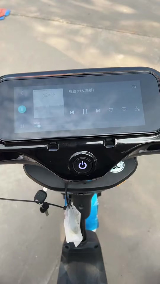 小电动车的开关在哪