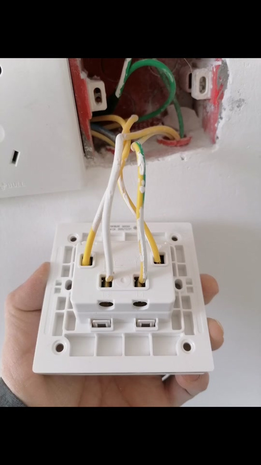四个孔多控开关接线图