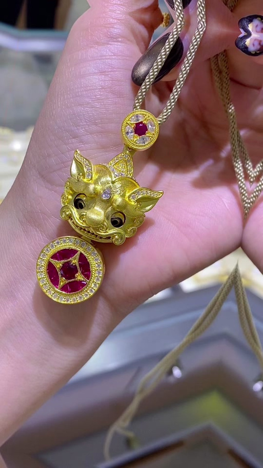 黄金貔貅的戴法