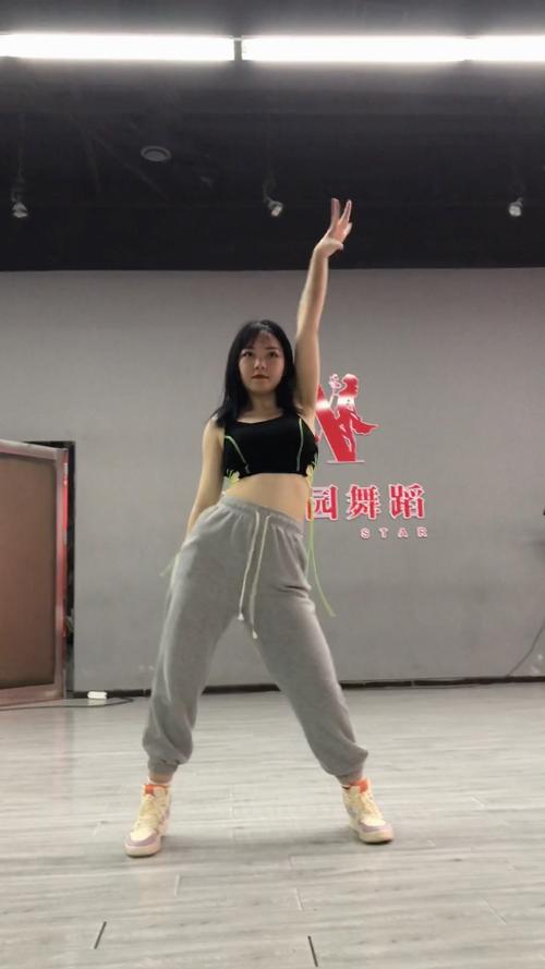 QQ飞车跳舞模式怎么一个人跳