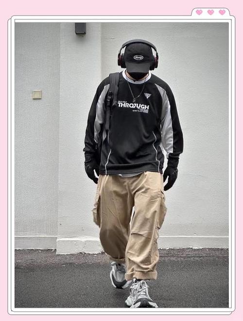 女孩穿球衣怎么搭配衣服
