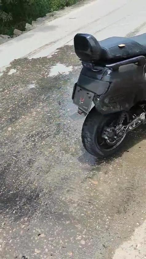 电动车过个坑颠簸一下拧油没反应