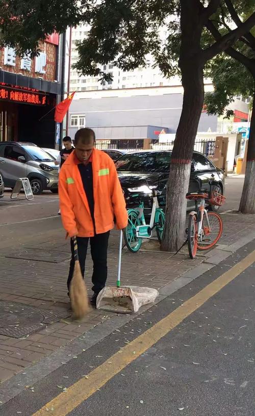 一个男人给你点赞了,等会又取消了
