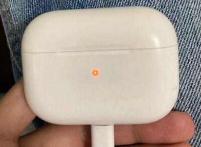 苹果蓝牙充电仓充不进去电