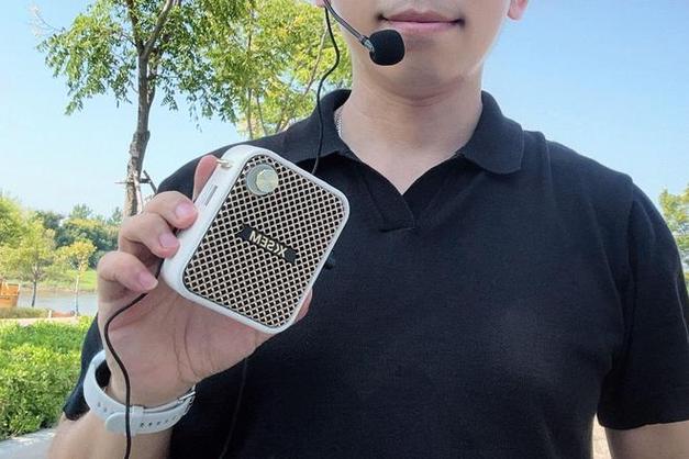 蓝牙音箱怎么用麦克风