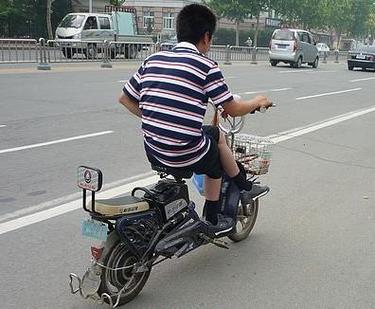 电动车颠簸一顿一顿