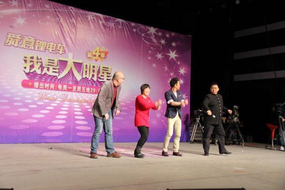 说话自带幽默感的女人
