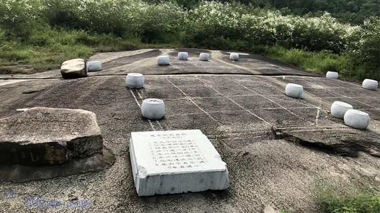 雨过城楼棋盘