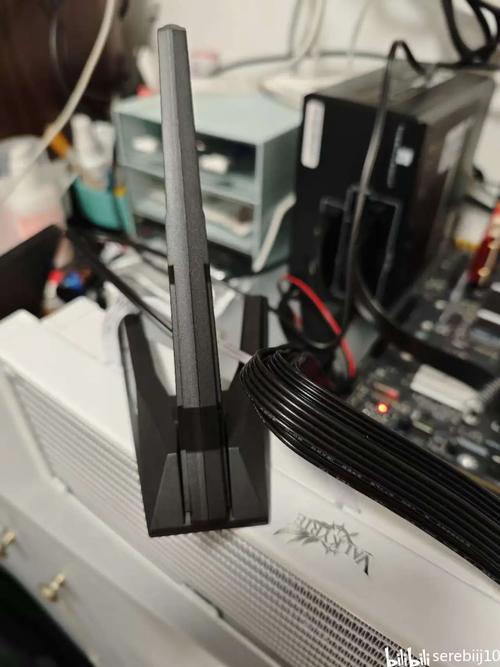 内置wifi天线贴在金属机箱上